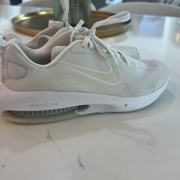 Nike Air Zoom Shoes.  White/cream in color. Size 6Y or women’s size: 7.5. - Picture 8 of 8